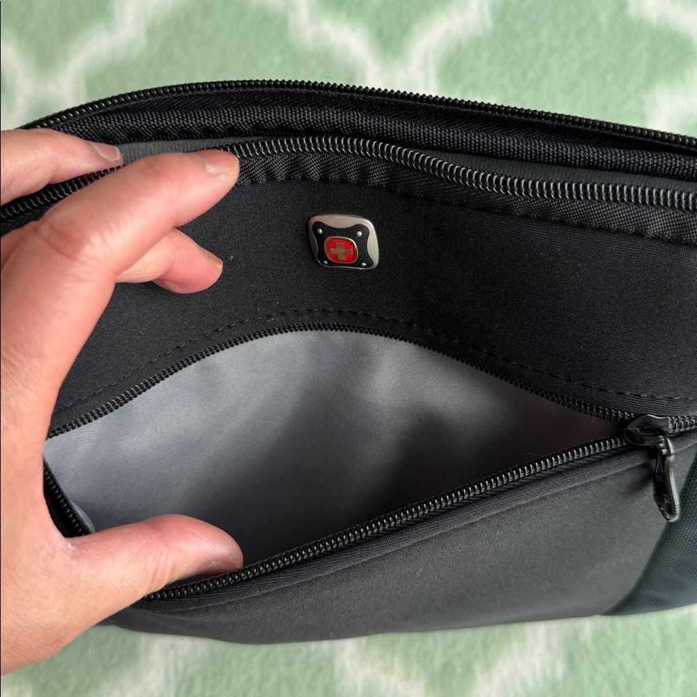 SwissGear Lunar Black and Gray tablet Sleeve case with zipper - Picture 5 of 8